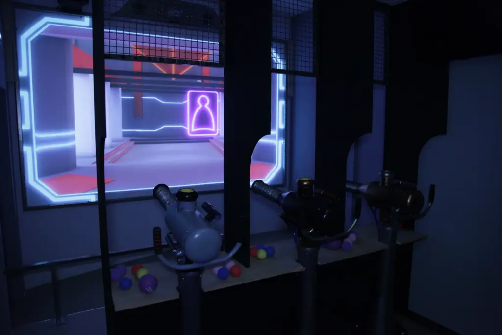 Salle de jeux laser nocturne avec canons et balles