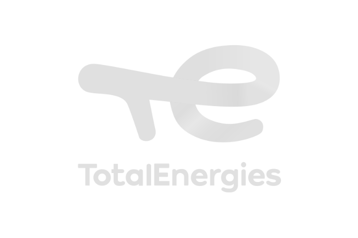 Logo TotalEnergies sur fond noir